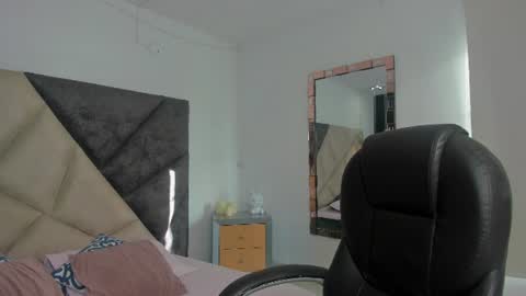 Snapshot of sarawagner_ chatting on July 2, 2026, 12:22 pm online show from July 2, 2026, 12:22 pm