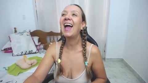 saray1221 online show from February 16, 2025, 5:37 pm