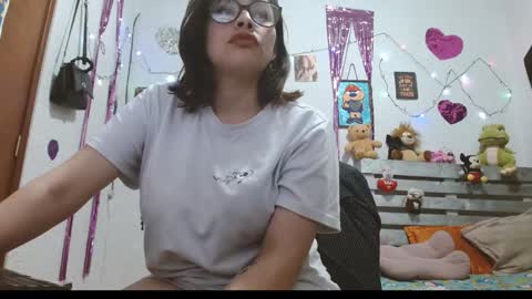 Snapshot of saray_extrovert1 chatting on December 3, 2024, 6:15 am Sara Jimenez online show from December 3, 2024, 6:15 am