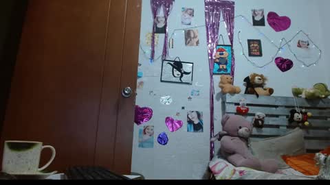 Snapshot of saray_extrovert1 chatting on December 18, 2024, 7:47 am Sara Jimenez online show from December 18, 2024, 7:47 am