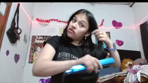 Snapshot of saray_extrovert1 chatting on October 5, 2025, 1:26 am Sara Jimenez online show from October 5, 2025, 1:26 am
