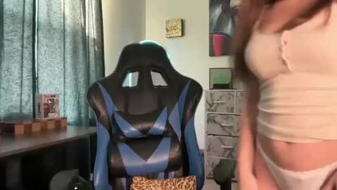 Snapshot of sariaaahh chatting on February 7, 2025, 9:26 pm sariaaahh online show from February 7, 2025, 9:26 pm