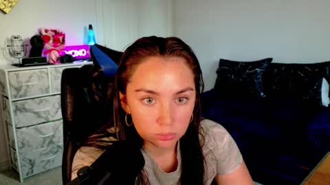 Snapshot of sariaaahh chatting on February 10, 2026, 10:25 pm sariaaahh online show from February 10, 2026, 10:25 pm