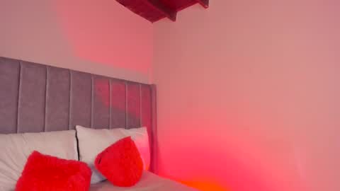 Sara Garcia online show from December 2, 2025, 5:02 am