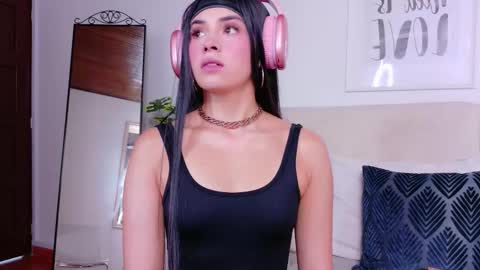 Snapshot of saritabratz chatting on October 11, 2025, 8:18 pm Sara online show from October 11, 2025, 8:18 pm