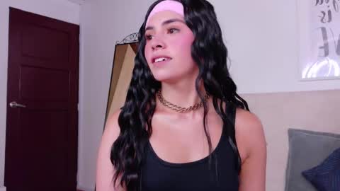 Snapshot of saritabratz chatting on November 18, 2025, 8:24 pm Sara online show from November 18, 2025, 8:24 pm