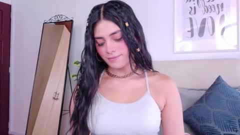 Snapshot of saritabratz chatting on November 19, 2025, 8:20 pm Sara online show from November 19, 2025, 8:20 pm