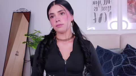 Snapshot of saritabratz chatting on November 25, 2025, 8:53 pm Sara online show from November 25, 2025, 8:53 pm