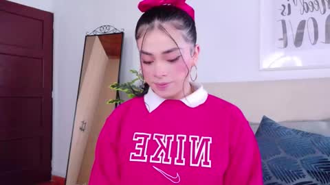 Snapshot of saritabratz chatting on December 13, 2025, 8:36 pm Sara online show from December 13, 2025, 8:36 pm