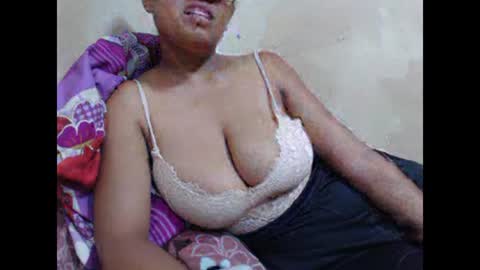 Snapshot of saronette chatting on January 10, 2025, 11:00 am saronette online show from January 10, 2025, 11:00 am