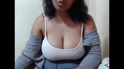 Snapshot of saronette chatting on November 17, 2025, 6:30 am saronette online show from November 17, 2025, 6:30 am