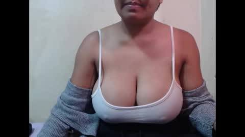 Snapshot of saronette chatting on December 2, 2025, 5:35 am saronette online show from December 2, 2025, 5:35 am