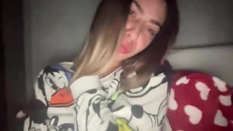 Snapshot of sarrah_rossy chatting on November 6, 2025, 10:54 pm Sarrah online show from November 6, 2025, 10:54 pm