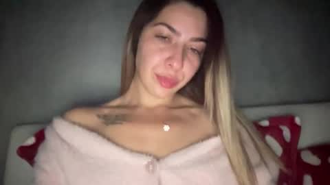 Snapshot of sarrah_rossy chatting on November 21, 2025, 11:03 pm Sarrah online show from November 21, 2025, 11:03 pm