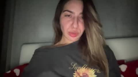 Snapshot of sarrah_rossy chatting on November 24, 2025, 10:53 pm Sarrah online show from November 24, 2025, 10:53 pm