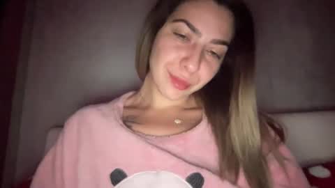 Snapshot of sarrah_rossy chatting on November 26, 2025, 10:22 pm Sarrah online show from November 26, 2025, 10:22 pm