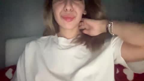 Snapshot of sarrah_rossy chatting on December 2, 2025, 11:11 pm Sarrah online show from December 2, 2025, 11:11 pm