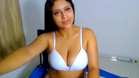 Camila online show from December 16, 2025, 9:25 am