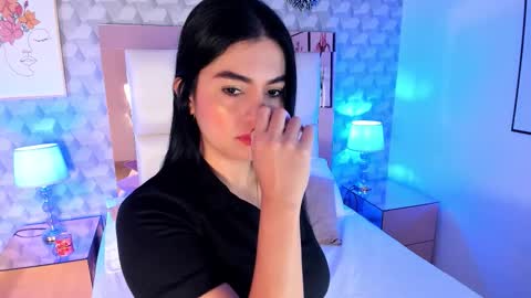 Snapshot of sasha_sims chatting on November 20, 2025, 12:05 pm Camila online show from November 20, 2025, 12:05 pm