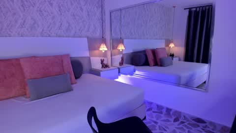 Snapshot of sasha_wolff chatting on October 4, 2025, 12:08 am Sasha online show from October 4, 2025, 12:08 am