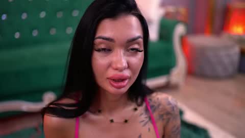 Snapshot of sashaferrera chatting on February 14, 2025, 11:53 pm Dennise online show from February 14, 2025, 11:53 pm