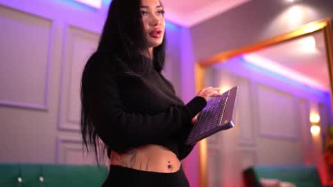 Snapshot of sashaferrera chatting on February 16, 2025, 6:54 pm Dennise online show from February 16, 2025, 6:54 pm