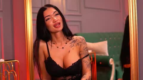 Snapshot of sashaferrera chatting on February 20, 2025, 1:25 am Dennise online show from February 20, 2025, 1:25 am