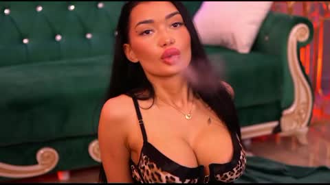 Snapshot of sashaferrera chatting on February 22, 2025, 7:03 pm Dennise online show from February 22, 2025, 7:03 pm