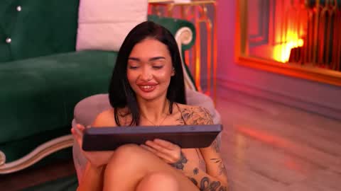 Snapshot of sashaferrera chatting on March 4, 2025, 12:50 am Dennise online show from March 4, 2025, 12:50 am