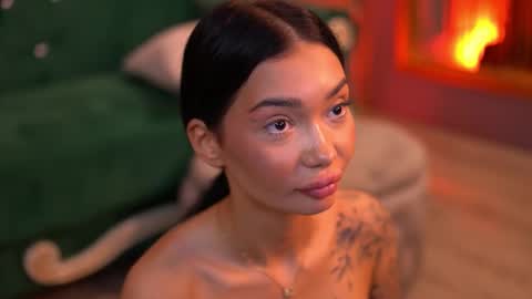 Snapshot of sashaferrera chatting on March 9, 2025, 2:39 am Dennise online show from March 9, 2025, 2:39 am