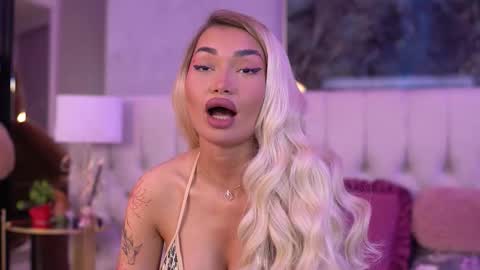 Snapshot of sashaferrera chatting on September 16, 2025, 6:20 pm Dennise online show from September 16, 2025, 6:20 pm