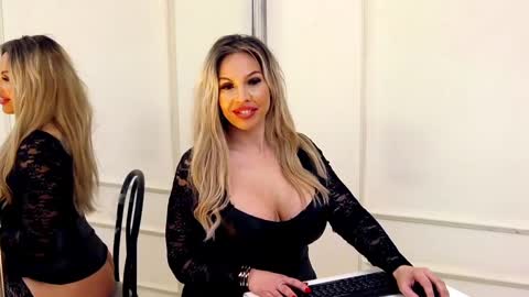 Snapshot of sashavaughn chatting on February 20, 2025, 11:42 am Sasha online show from February 20, 2025, 11:42 am