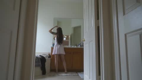 sashawest_official online show from April 2, 2026, 3:09 pm