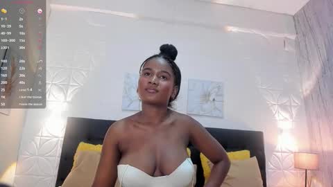 SashhaLux22 online show from November 19, 2025, 3:28 am