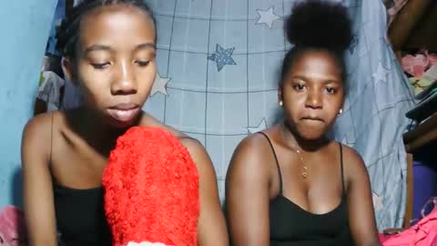sasivia08 online show from April 24, 2026, 4:09 pm