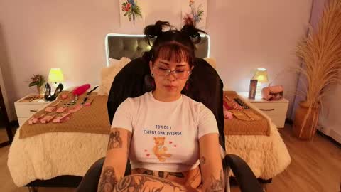 saskia_vellour online show from April 30, 2026, 7:09 pm
