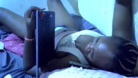 Snapshot of sassy_bella chatting on June 8, 2026, 5:35 pm sassy_bella online show from June 8, 2026, 5:35 pm