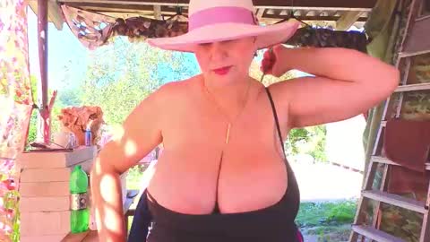 sassy_seasons online show from September 14, 2025, 8:57 am