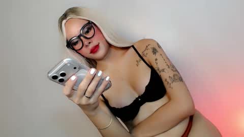 Tiffanie online show from November 11, 2025, 12:54 am