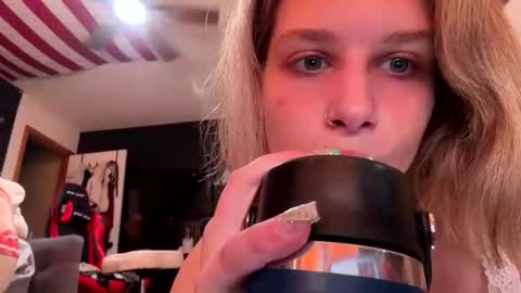 sassysquirtsmmm online show from May 3, 2026, 11:11 pm