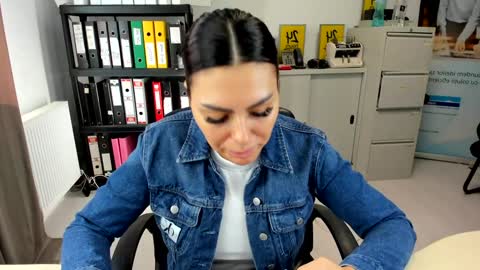 Snapshot of sassytiff chatting on September 27, 2025, 12:43 pm sassytiff online show from September 27, 2025, 12:43 pm