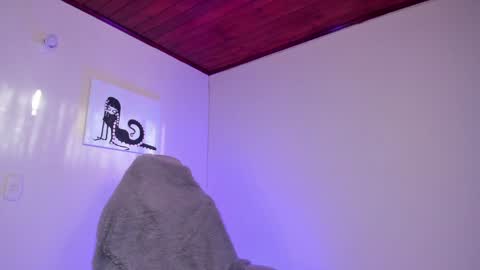    im expecting 300 thumbs up on my altar online show from January 23, 2025, 10:22 pm