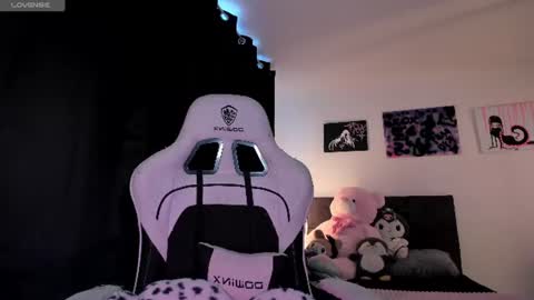    im expecting 300 thumbs up on my altar online show from June 22, 2026, 9:34 pm