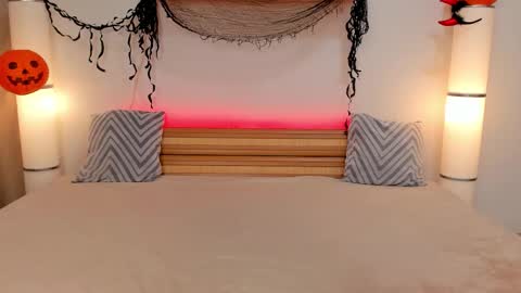 Snapshot of satimilf_ chatting on October 8, 2025, 8:12 am Sati online show from October 8, 2025, 8:12 am