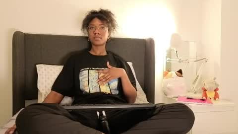 Snapshot of saturno_vibes chatting on May 18, 2026, 12:33 pm saturno_vibes online show from May 18, 2026, 12:33 pm