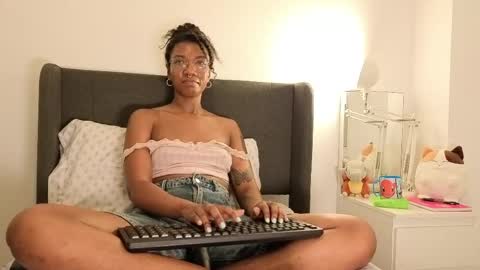 Snapshot of saturno_vibes chatting on June 3, 2026, 2:33 pm saturno_vibes online show from June 3, 2026, 2:33 pm