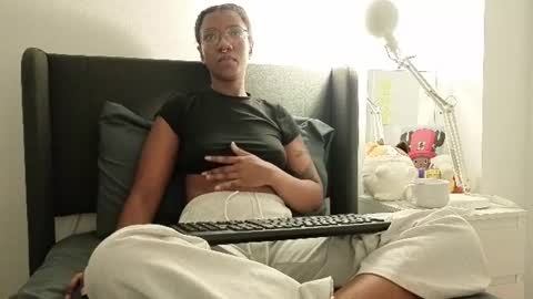Snapshot of saturno_vibes chatting on July 28, 2026, 3:35 am saturno_vibes online show from July 28, 2026, 3:35 am