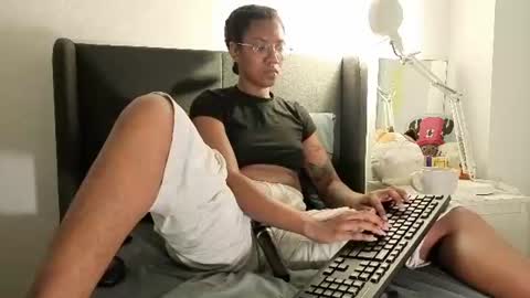 Snapshot of saturno_vibes chatting on July 28, 2026, 1:10 pm saturno_vibes online show from July 28, 2026, 1:10 pm