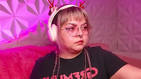 Gina George online show from December 3, 2025, 1:24 am