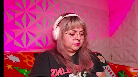 Gina George online show from December 16, 2025, 11:32 pm